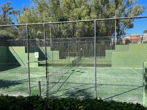 Tenis alebo squash v ubytovaní ALCAZABA beach alebo jeho okolí