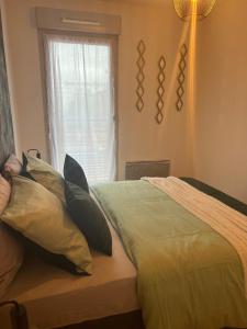 Posteľ alebo postele v izbe v ubytovaní Snug & Cosy proche gare PartDieu, accès facile aéroport et Eurexpo