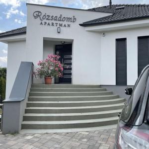 Budova, v ktorej sa apartmán nachádza