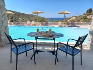 Gallery image of Karinta Bay Apartments in Chios