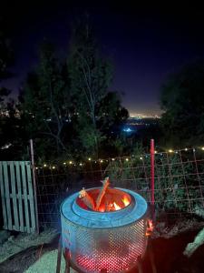 a fire pit in a yard at night at Bursa dağevi in Gürsu