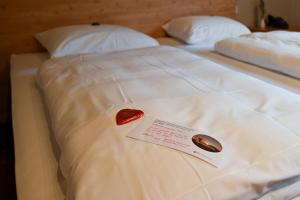 Postel nebo postele na pokoji v ubytování Hotel Sonnwendhof Engelberg