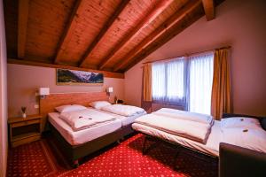 Postel nebo postele na pokoji v ubytování Hotel Sonnwendhof Engelberg