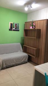 a bedroom with a bed and a green wall at Apart Hotel Praia dos Carneiros Apto 101 in Praia dos Carneiros