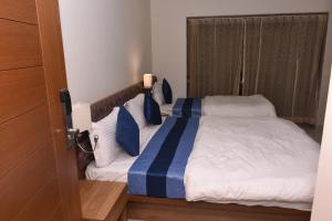 Postel nebo postele na pokoji v ubytování HOTEL GOLDEN PALACE & ROOMS
