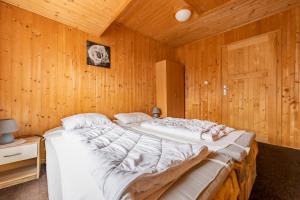 Postel nebo postele na pokoji v ubytování Vakantiehuis Cerny Dul 38
