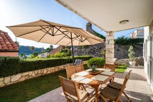 Patio alebo iná vonkajšia časť ubytovania Villa Vista Old Town + 31 fotografií
