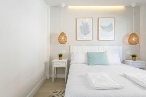 Posteľ alebo postele v izbe v ubytovaní WintowinRentals Exclusivo ático cerca de la playa.