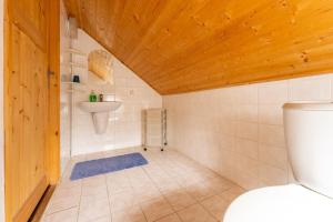 Koupelna v ubytování Vakantiehuis Cerny Dul 38 + 37 fotografií