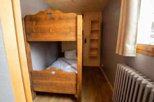 Voodi või voodid majutusasutuse Hotel Les Lutins toas