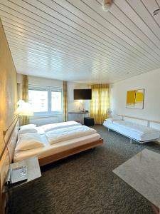 a large bedroom with a large bed and a television at Residence am Marktplatz in Interlaken