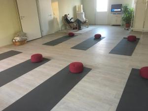 a yoga room with many mats on the floor at die Senfbude - stilvolle & ruhige Apartments - Parkplatz inklusive! in Leipzig