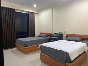 Tempat tidur dalam kamar di MAHANAIM HOTEL