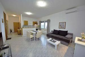 Dapur atau dapur kecil di Holiday home in Gornje Tucepi 6625