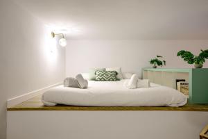 Postel nebo postele na pokoji v ubytování Casa de Campo Madrid - Apartamento de 2 dormitorios + 19 fotografií