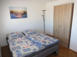 a bedroom with a bed with a quilt on it at Ferienwohnung Stadtblick in Bräunlingen