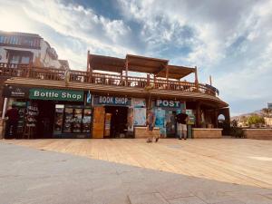 a couple of people standing in front of a store at Neptune Hotel in Dahab