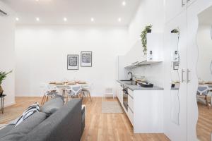 A kitchen or kitchenette at Budapest Eye Residence