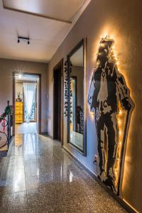 a hallway with a wall mural of a dog on the wall at Willa Golasówka in Muszyna