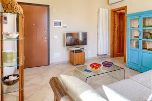 a living room with a couch and a tv at GINEVRA House in Levanto