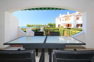 En balkon eller terrasse på UHC Arenal Family Complex + 31 billeder