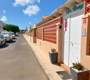 The surrounding neighborhood or a neighborhood close to A villát