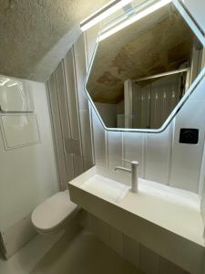 Et badeværelse på ღ Le Loft Bleu - Cocon élégant & central + 31 billeder