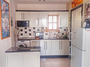 A kitchen or kitchenette at Caleta Paraiso 127