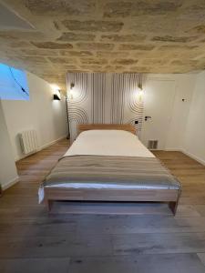 En eller flere senge i et værelse på ღ Le Loft Bleu - Cocon élégant & central