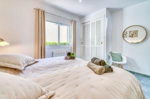 Postel nebo postele na pokoji v ubytování Ideal Property Mallorca - Casa Osborne + 44 fotografií
