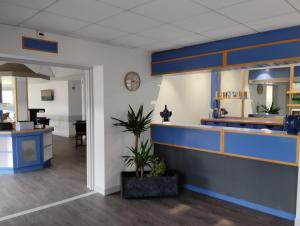 an office lobby with a blue and yellow counter at initial by balladins Sable sur Sarthe in Sablé-sur-Sarthe