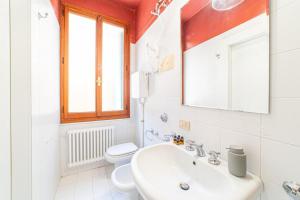 Un baño de 1 Ramo Grimani 48 fotos más