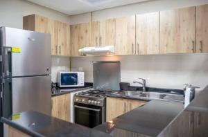 Kuchyň nebo kuchyňský kout v ubytování Continental Tower - Luton Vacation homes, Dubai Marina - 15AB07