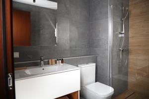 Kupatilo u objektu Theory Hotel