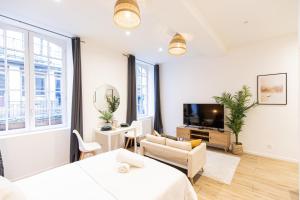 Televízia a/alebo spoločenská miestnosť v ubytovaní Luz - Appartement hyper centre Saint-Etienne