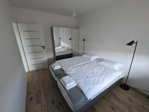 Posteľ alebo postele v izbe v ubytovaní Apartament Cieplice Jadwigi 10