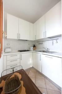 A kitchen or kitchenette at Sun & Beach house Costa Rei Még 23 kép