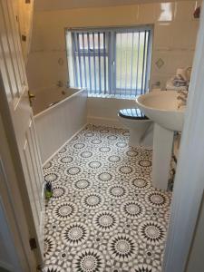 Et badeværelse på Bolthole Cottage + 26 billeder