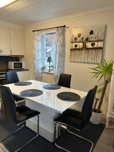 a kitchen with a table and chairs in a room at Familievennlig leiligheten leies ut på Sørlandet. in Vennesla