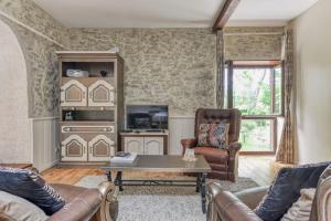 Televízia a/alebo spoločenská miestnosť v ubytovaní Gîte - Holiday Home Vent Autan