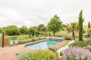 Bazén v ubytovaní Gîte - Holiday Home Vent Autan alebo v jeho blízkosti