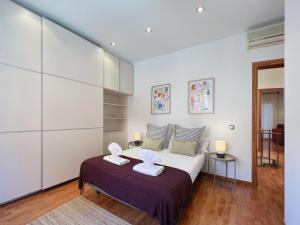 Säng eller sängar i ett rum på Stay U-nique Apartments Sant Eudald II