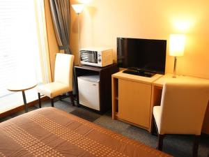 Kuchyň nebo kuchyňský kout v ubytování HOTEL LiVEMAX BUDGET Chiba Mihama