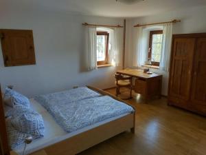 Postel nebo postele na pokoji v ubytování Mosti`s Häuschen am See
