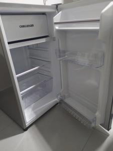 an empty refrigerator with its door open in a kitchen at Hermoso aparta estudio con Aire Acondicionado en un primer piso Cerca al Hospital de Neiva in Neiva