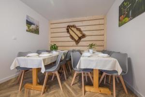 Restauracja lub miejsce do jedzenia w obiekcie Tatrzański 22 - Komfortowy dom w górach