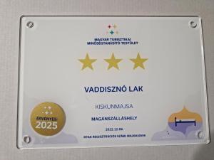 Certifikát, hodnocení, plakát nebo jiný dokument vystavený v ubytování Vaddinszó lak