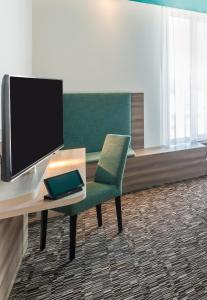 TV a/nebo společenská místnost v ubytování Park Inn by Radisson Neumarkt