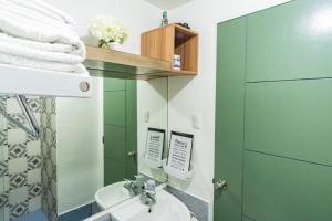 Ein Badezimmer in der Unterkunft Grand Residences Cebu ETB - Near IT Park and Ayala Cebu