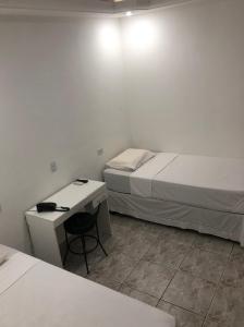 Cama ou camas em um quarto em Hotel Pigalle, próximo a Expo São Paulo